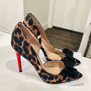 Leopard with bow heels